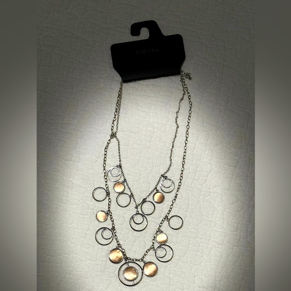 NWT!!! Metal multi circle charms two layer necklace - Picture 2 of 8